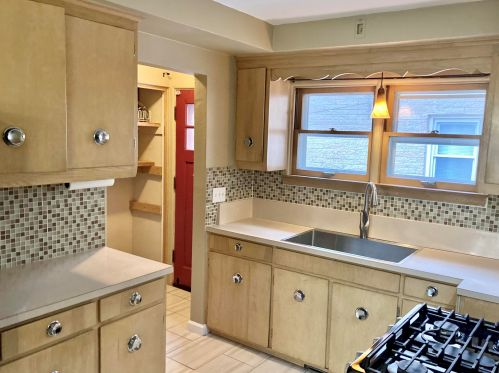 3220 Oklahoma Ave, Milwaukee, WI 53215-4248
