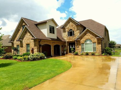 2434 Fairway Dr, Dyersburg, TN 38024-8936