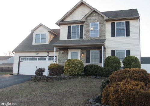 320 Pebble Beach Dr, Mount Wolf, PA 17347-9578