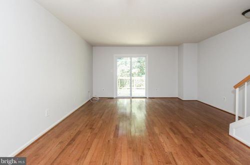 8527 Chapman Oak Ct, Springfield VA  22153-3573 exterior