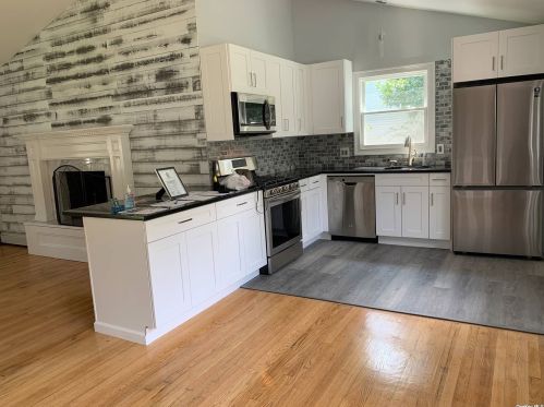 322 Livingston Ave, Babylon, NY 11702-1012