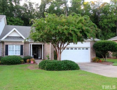 237 Lake Park Cir, Smithfield, NC 27577-8399