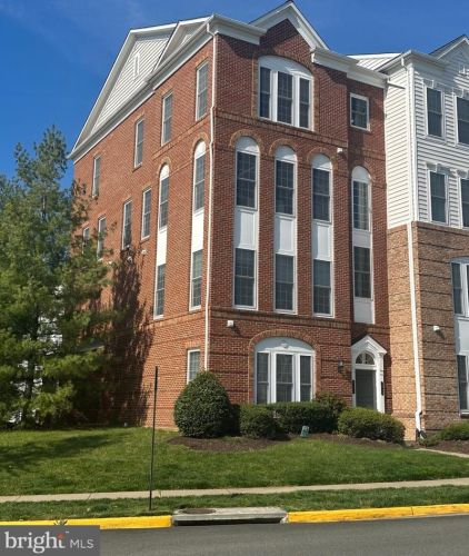 14800 Potomac Branch Dr, Woodbridge VA  22191-4056 exterior