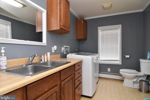 209 Delaware Ave, Harrington DE  19952-1236 exterior