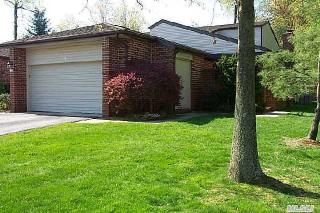 85 Dove Hill Dr, North Hills, NY 11030-4041