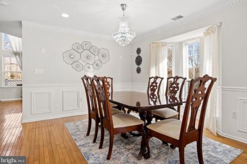 301 Belford Dr, Princeton NJ  08540-9000 exterior