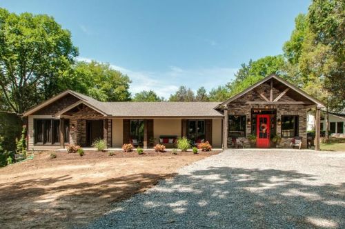 1112 Forest Harbor Dr, Hendersonville, TN 37075-9646