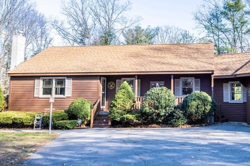 21 Hale Spring Rd, Plaistow, NH 03865-2314