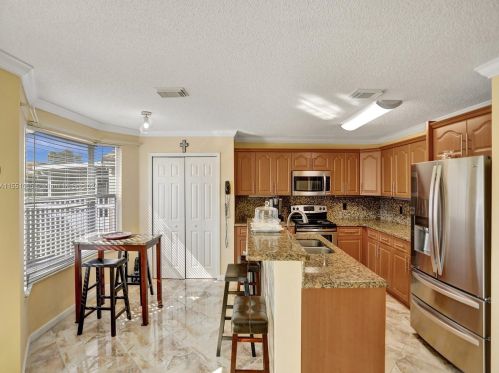 1282 192 Ave, Hollywood FL 33029-5823 exterior