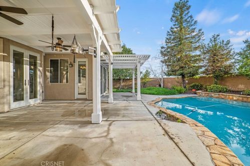 27836 Mariposa Ln, Santa Clarita CA  91384-4114 exterior