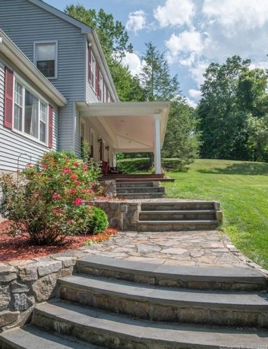 19 Hollis Dr, Brookfield Center, CT 06804-1731