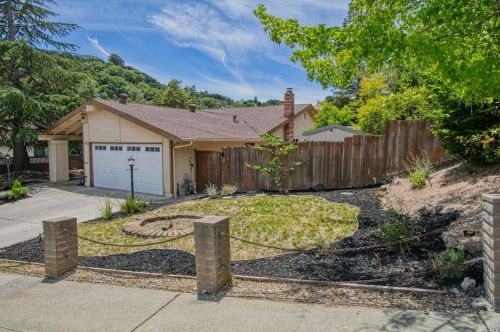 3268 Hermosa St, Pinole, CA 94564-1552