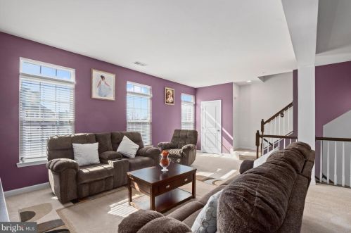 7366 Brunson Cir, Gainesville VA 20155 exterior