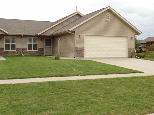 116 Hampton Cir, Williamsburg, IA 52361-4701
