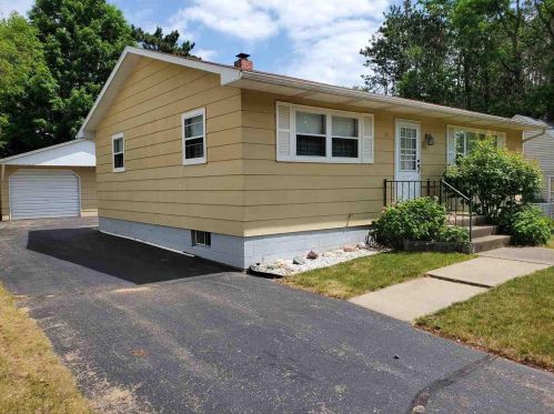 211 Hiawatha Dr, Wisconsin Dells, WI 53965-9722