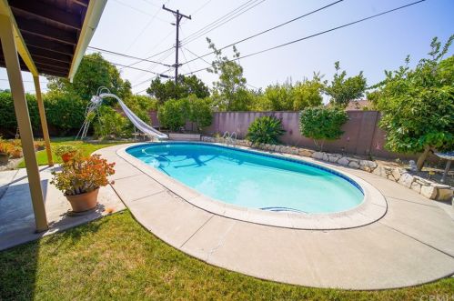 2402 Sycamore St, Anaheim CA  92806-3021 exterior