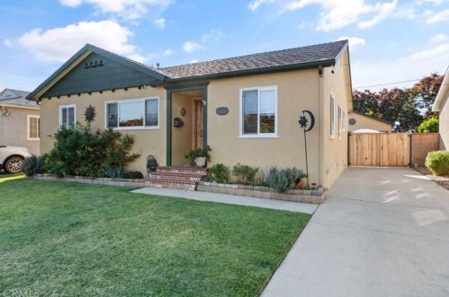 3723 Nipomo Ave, Long Beach, CA 90808-2431