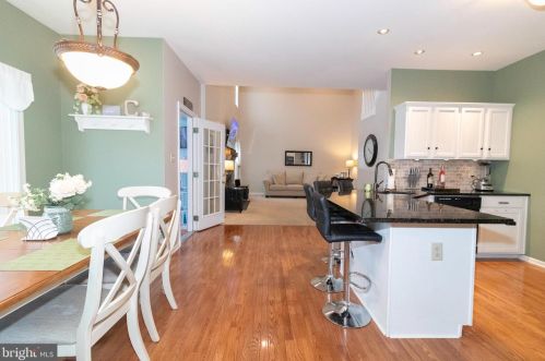 12 Bittersweet Dr, Cochranville PA  19330-1406 exterior