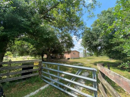 1960 West Farms Rd, Arcadia, FL 34266-8082