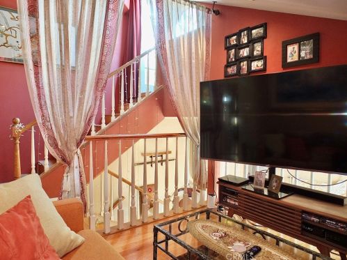 227 Glendora Ave, Long Beach CA  90803-3504 exterior