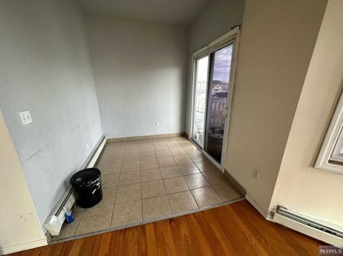 81 Paterson Ave, Paterson NJ 07522-1435 exterior