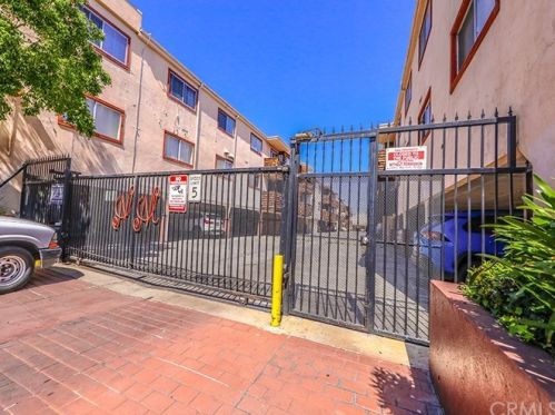 5400 Newcastle Ave, Van Nuys CA 91316-2013 exterior