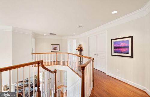 20906 Mcintosh Pl, Leesburg VA  20175-6372 exterior