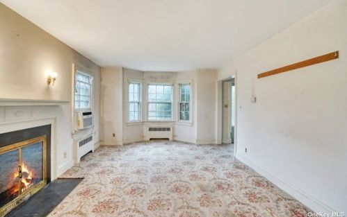 3 Revere Dr, Floral Park NY  11001-2814 exterior