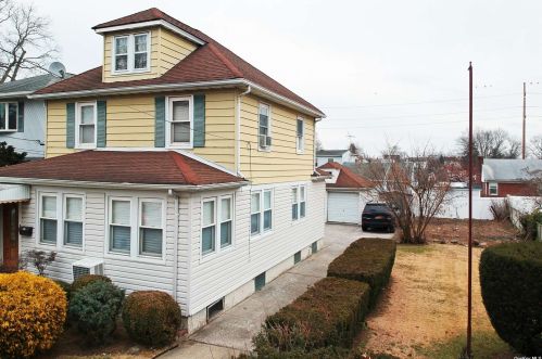 121 Lucille Ave, Floral Park, NY 11003-2721