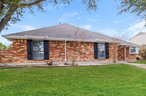 2517 Dove Creek Ln, Carrollton TX  75006-2006 exterior