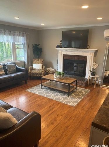 200 Lake Dr, Copiague, NY 11726-3519