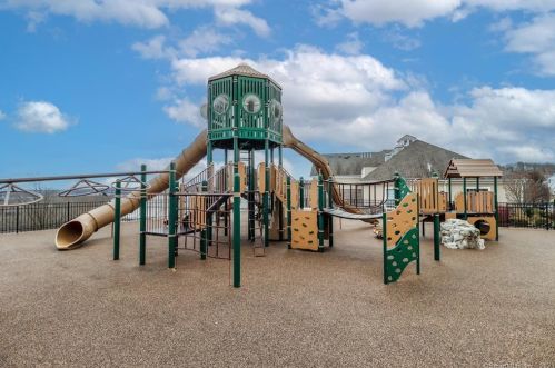 828 Center Meadow Ln, Danbury CT  06810 exterior