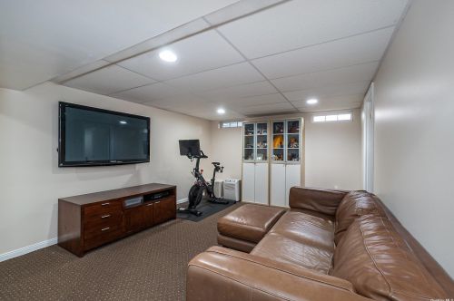 55 Villas Cir, Huntington Station NY  11747-3059 exterior