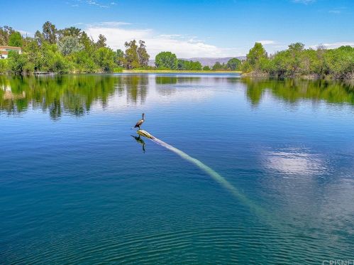 1229 Carmel Dr, Simi Valley CA 93065-4118 exterior