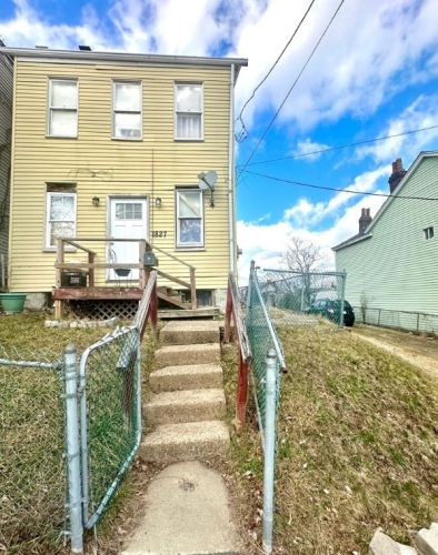 1827 Waite St, Pittsburgh, PA 15210-1913