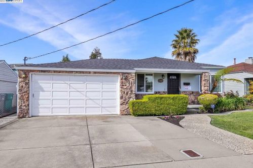 17061 Via Chiquita, San Lorenzo, CA 94580-2718