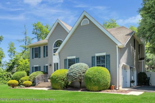 300 Hunt Rd, East Freehold, NJ 07728-8132
