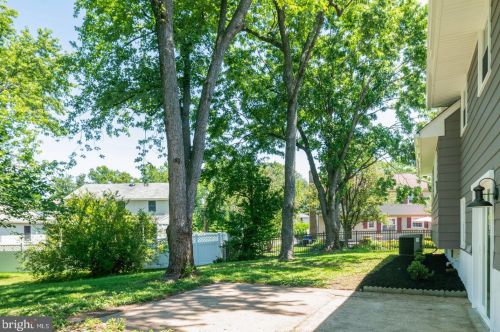 801 Meetinghouse Ct, Riverton NJ  08077-3325 exterior