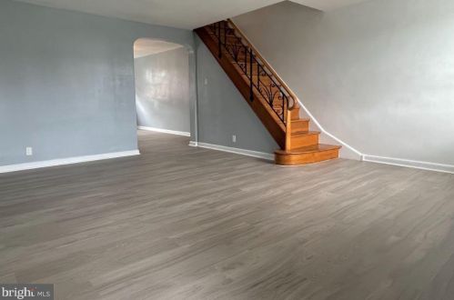 32 Cheltenham Ave, Philadelphia, PA 19120-1002