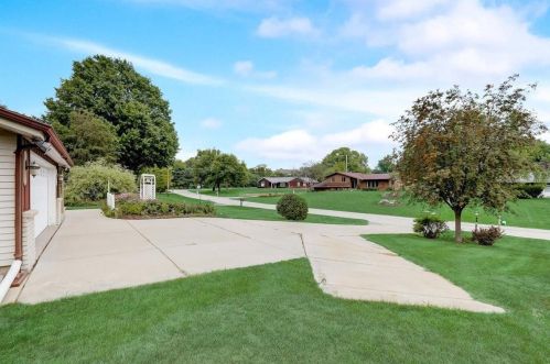 22194 Valley Rd, Waukesha WI  53186-5350 exterior