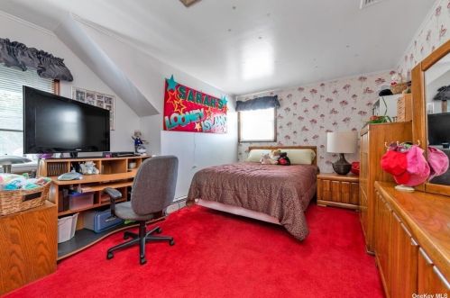 8 Acorn Rd, East Rockaway NY  11518-2103 exterior