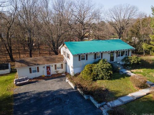 10 Elizabeth Ter, New Hamburg, NY 12590-3504