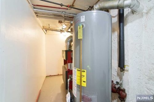 162 Summer Ave, Newark NJ  07104-2614 exterior