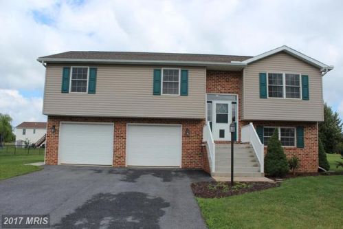 16 Noble Dr, Lees Cross Roads, PA 17257-8862
