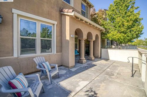 3135 Central Pkwy, Pleasanton, CA 94568-4808
