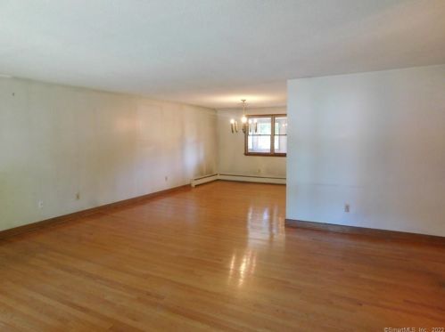 273 Tunxis Ave, Bloomfield, CT 06002-1201