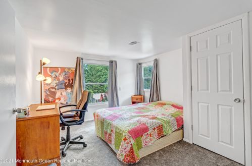 243 Crestview Dr, Middletown NJ  07748-3604 exterior