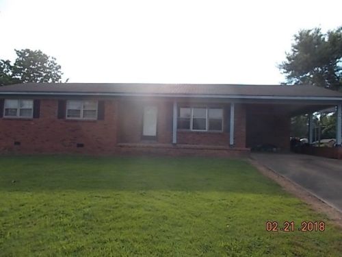 67 Greenview Dr, Murray, KY 42071-7236