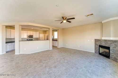 8166 Spotted Eagle Ct, Tucson, AZ 85757-1647