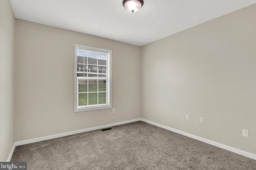 90 Hemlock Dr, Hanover PA  17331-9422 exterior